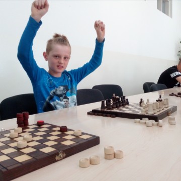Rozgrywki w szachy i warcaby w Szkole Podstawowej w Potęgowie
