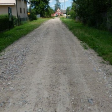 droga w Malczkówku o nawierzchni z kruszywa drogowego wykonana w ramach inwestycji - 