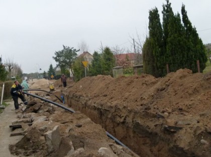 rów pod sieć wodociągową na ulicy Dażyńskiej