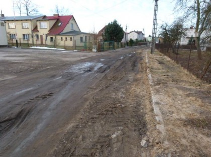 Zdjęcie przedstawiające ulicę Pocztową przed modernizacją z innej perspektywy